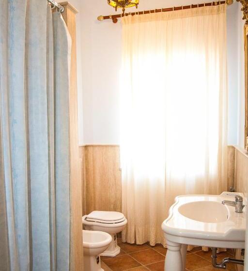 Pokój Klasyczny Czteroosobowy, Villa Strampelli