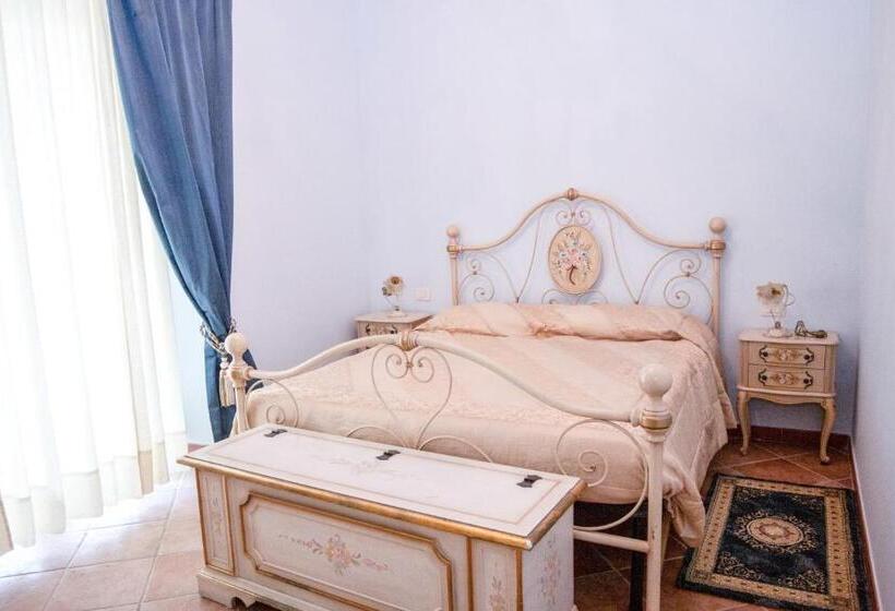 Pokój Klasyczny Czteroosobowy, Villa Strampelli