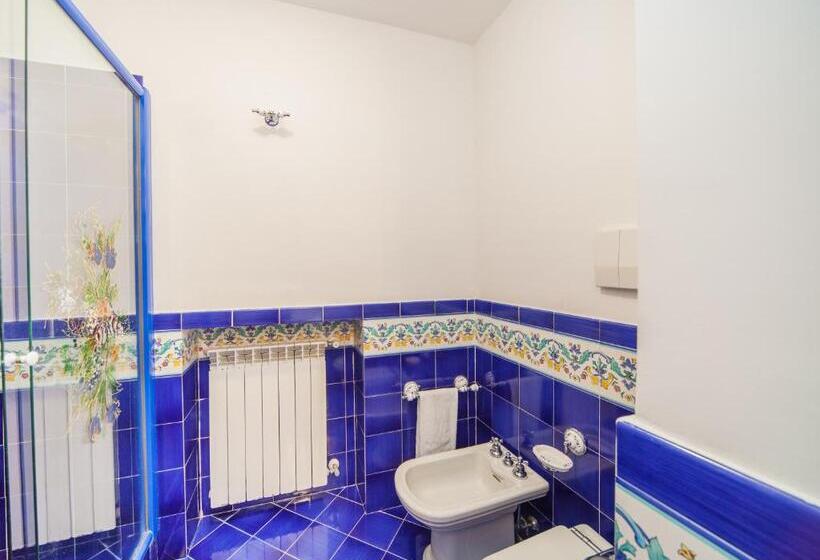 キングサイズベッドのスイートルーム, Villacore Capri