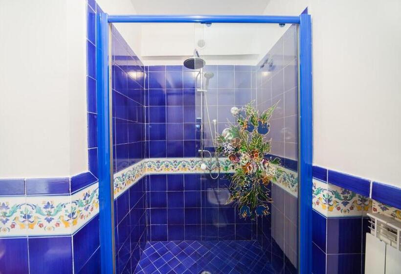 キングサイズベッドのスイートルーム, Villacore Capri