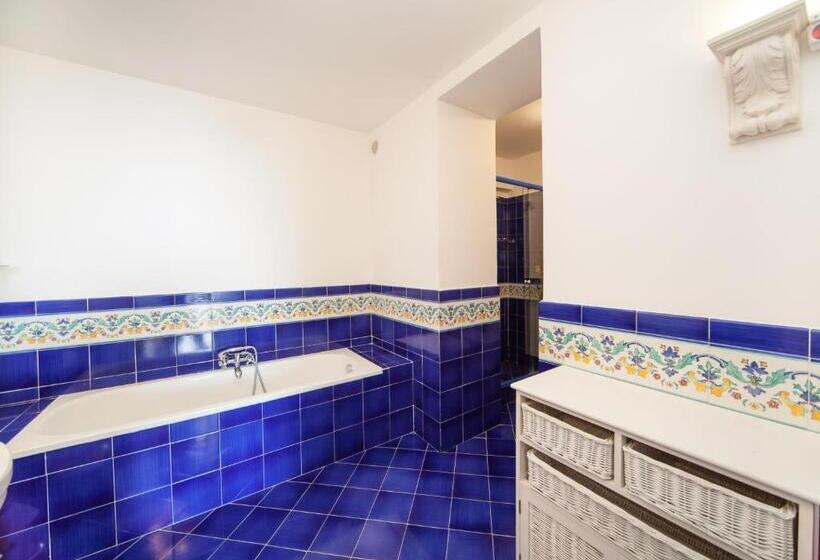 キングサイズベッドのスイートルーム, Villacore Capri