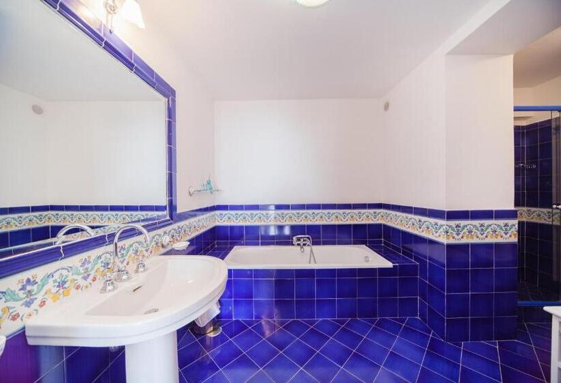 キングサイズベッドのスイートルーム, Villacore Capri