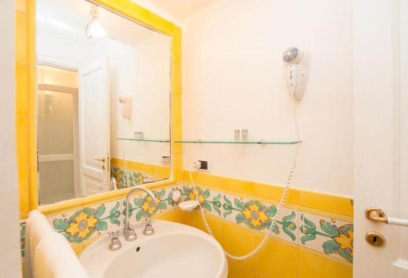 デラックスの４人部屋, Villacore Capri