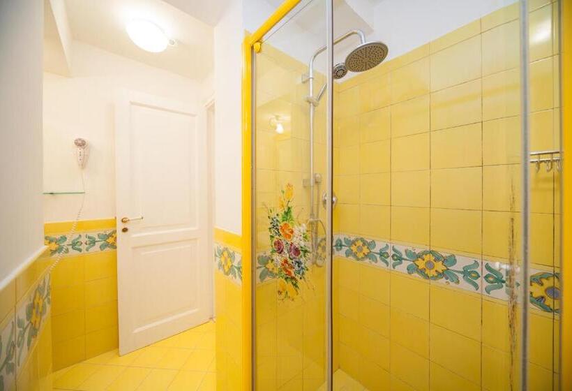 デラックスの４人部屋, Villacore Capri