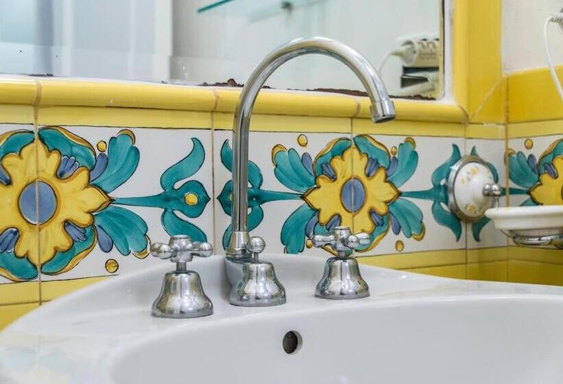 デラックスの４人部屋, Villacore Capri