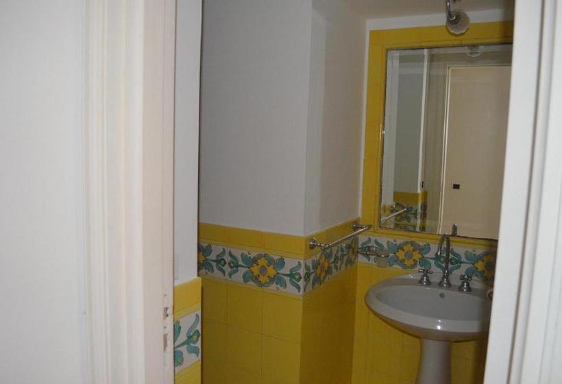 デラックスの４人部屋, Villacore Capri