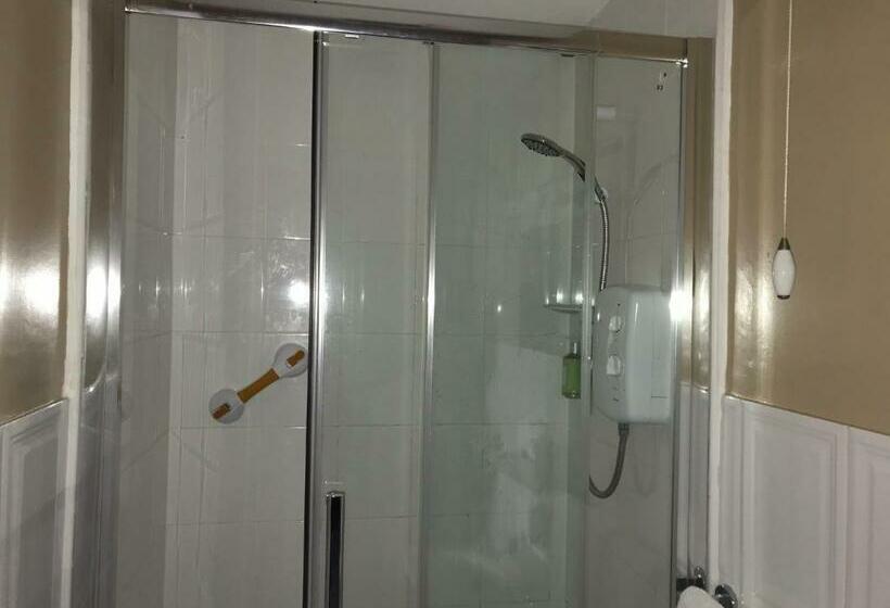 חדר דלוקס, Woodvale