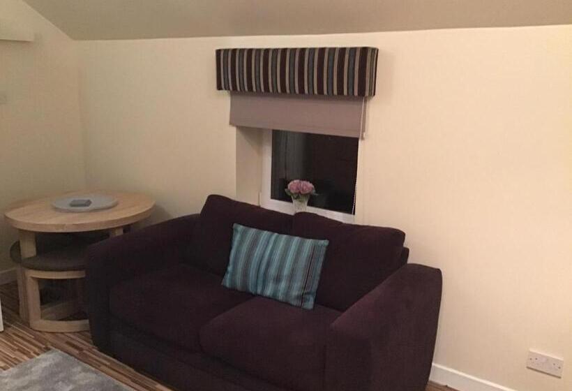 דירת חדר, Woodvale