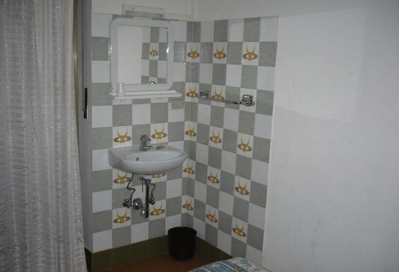 اتاق استاندارد یک تخته با سرویس بهداشتی مشترک, Beau Séjour