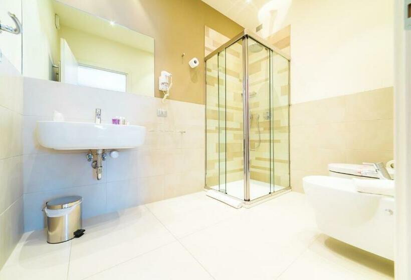 חדר סופריור יחיד, Calaluna