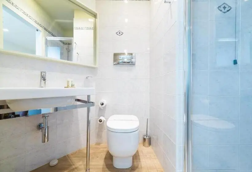 Standard Kolmen Hengen Huone, Calaluna