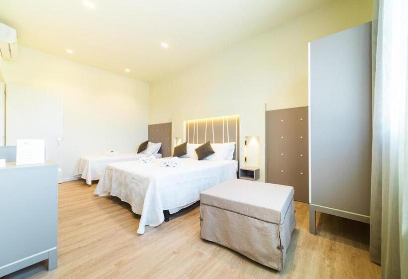 חדר סטנדרט לשלושה, Calaluna