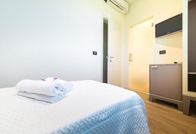 חדר אקונומי יחיד, Calaluna