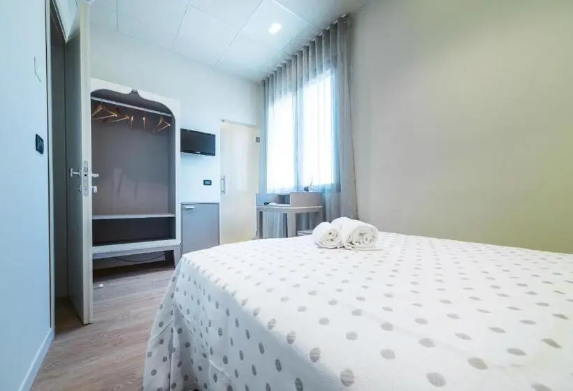 Standard Yhden Hengen Huone, Calaluna