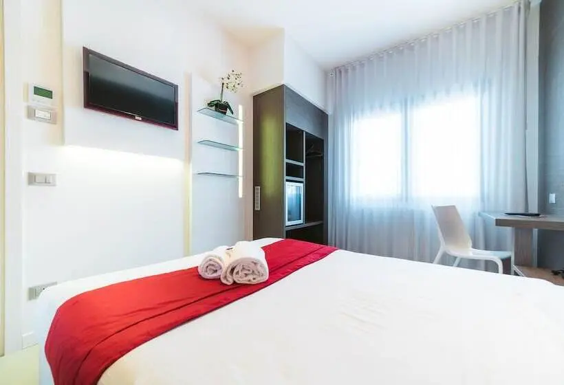 Superior Yhden Hengen Huone, Calaluna