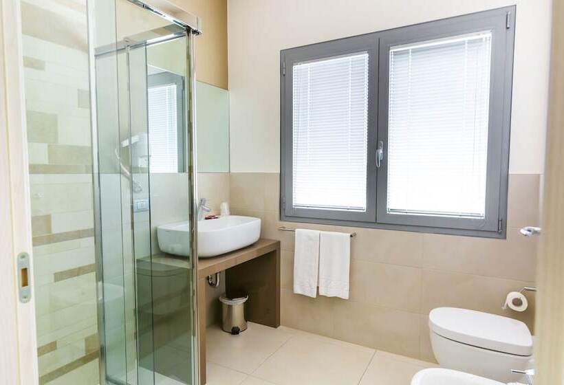 חדר סופריור יחיד, Calaluna