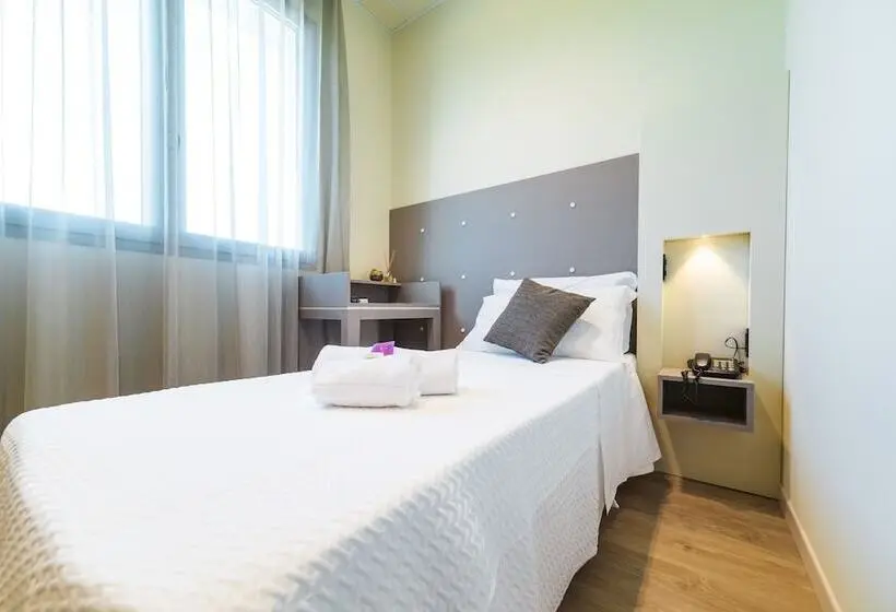 Economy Yhden Hengen Huone, Calaluna