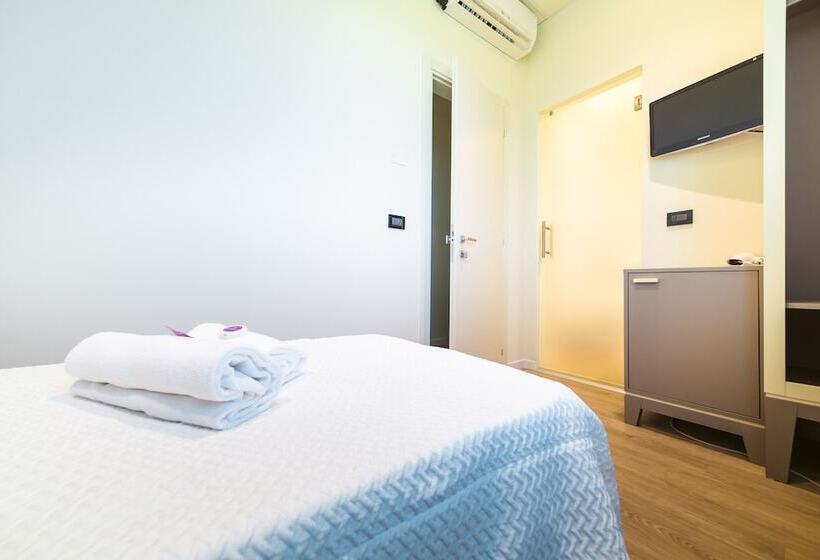 חדר אקונומי יחיד, Calaluna