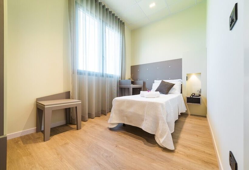 חדר אקונומי יחיד, Calaluna