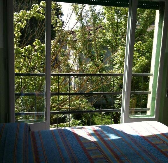 이코노미 룸, Caprice