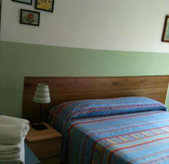 이코노미 룸, Caprice