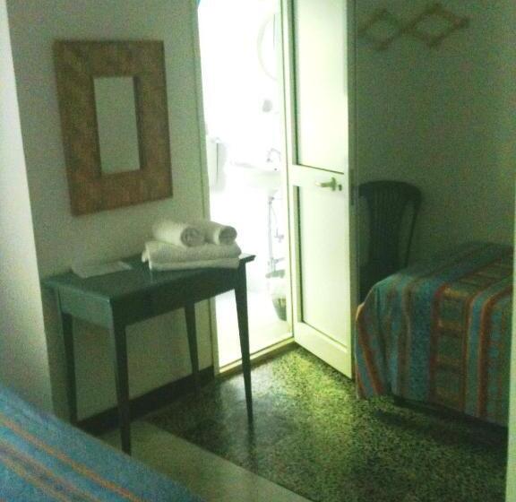 스탠다드 트리플 룸, Caprice