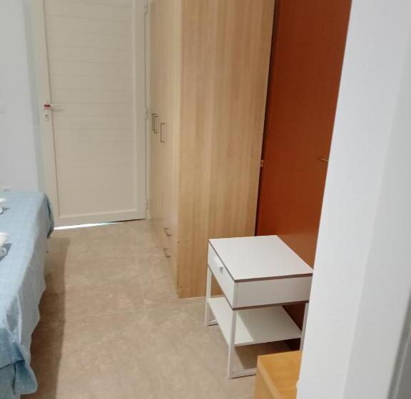 4인용 스탠다드 룸, Caprice