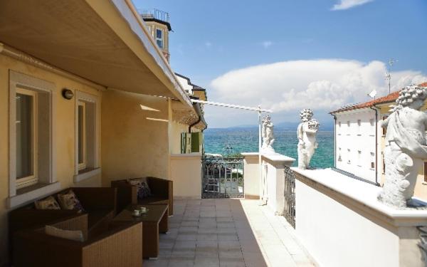 Suite with lake view, Classique