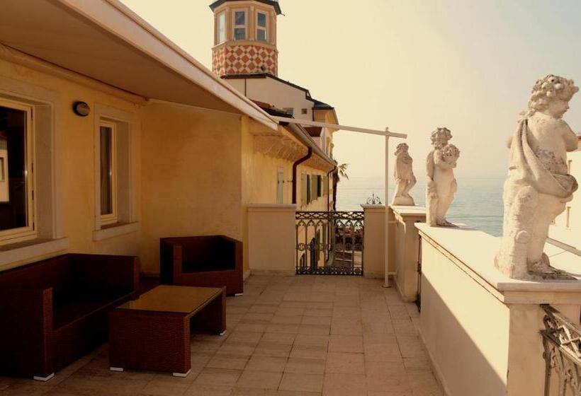 Suite with lake view, Classique