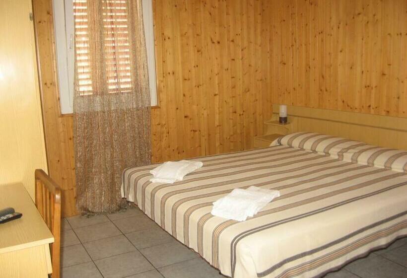 اتاق استاندارد سه نفره, Eleonora