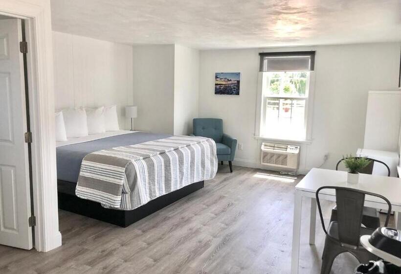 스탠다드 룸 킹사이즈 침대, Kingfisher Oceanside