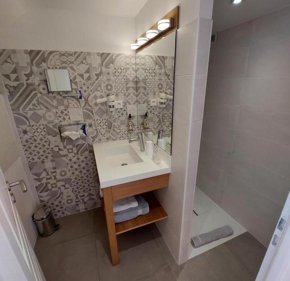 غرفة عائلية مطلّة علي الحديقة, Hôtel Les Bouis   Vue Mer