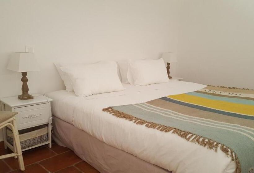 غرفة عائلية مطلّة علي الحديقة, Hôtel Les Bouis   Vue Mer