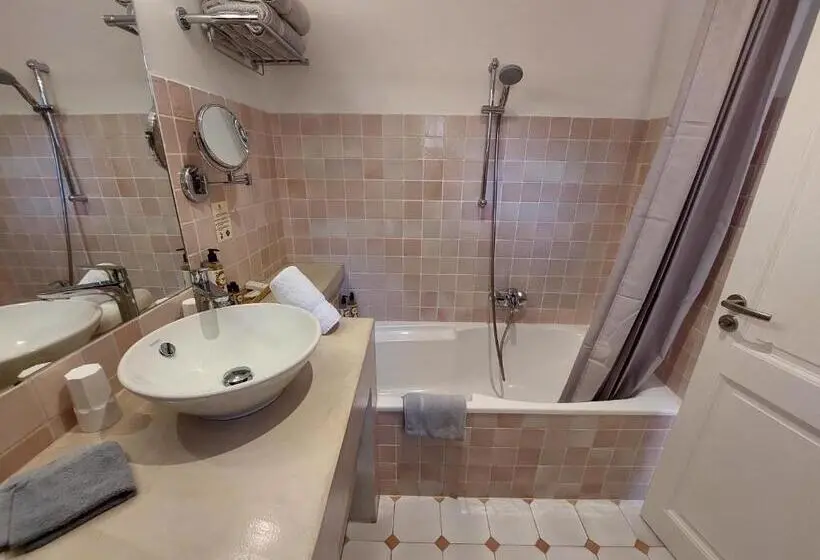 Standard-huone Merinäkymä, Hôtel Les Bouis   Vue Mer