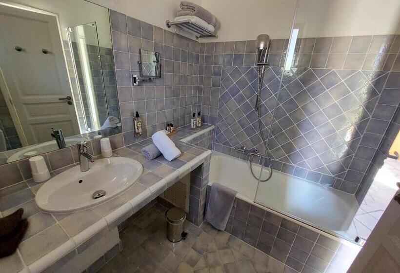 غرفة سوبيريور مطلّة علي البحر, Hôtel Les Bouis   Vue Mer