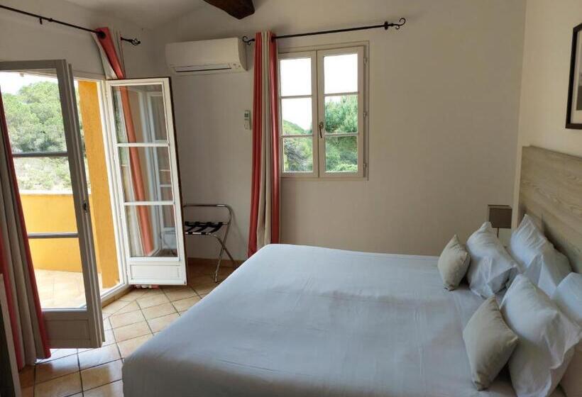 غرفة سوبيريور مطلّة علي البحر, Hôtel Les Bouis   Vue Mer