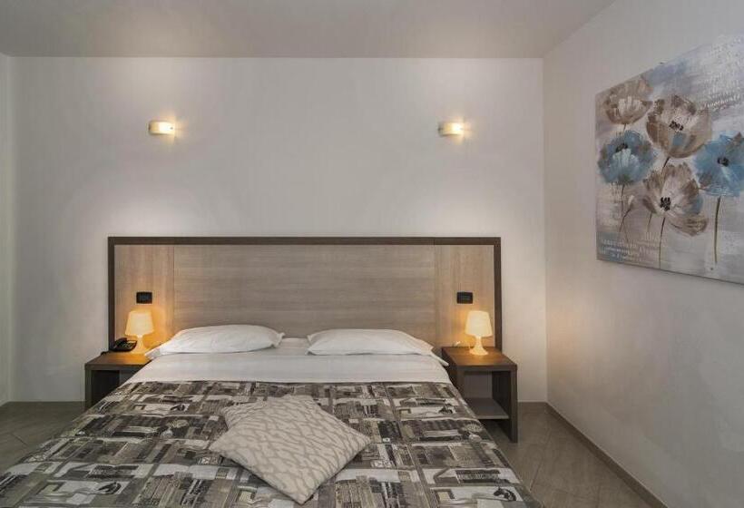 اتاق سوپریور با چشم‌انداز دریا, Lido Inn