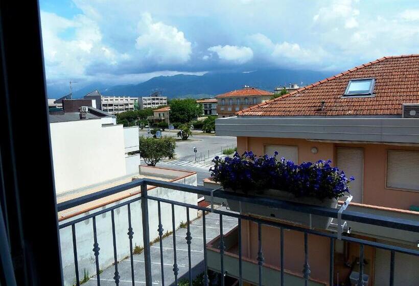 اتاق استاندارد با بالکن, Lido Inn