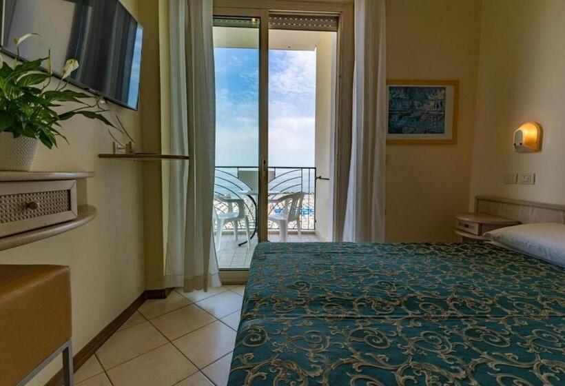 Quarto Estandar Vista Mar com Sacada, Prestige