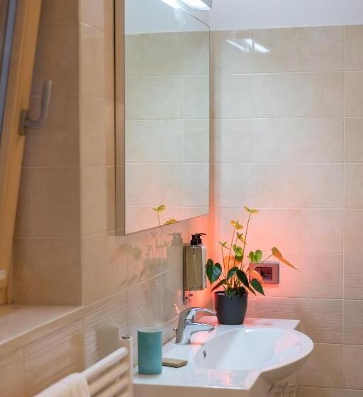 Standard studio with lake view, La Cipressina B&b