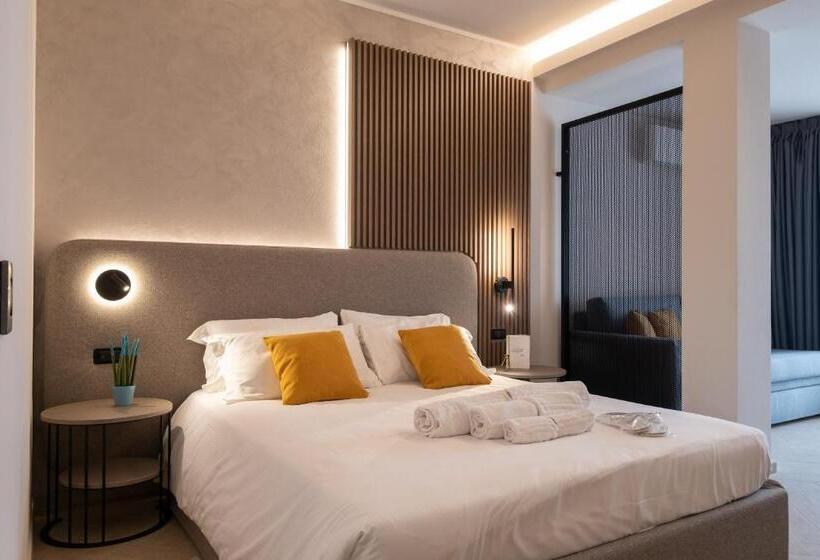 Standard studio with lake view, La Cipressina B&b