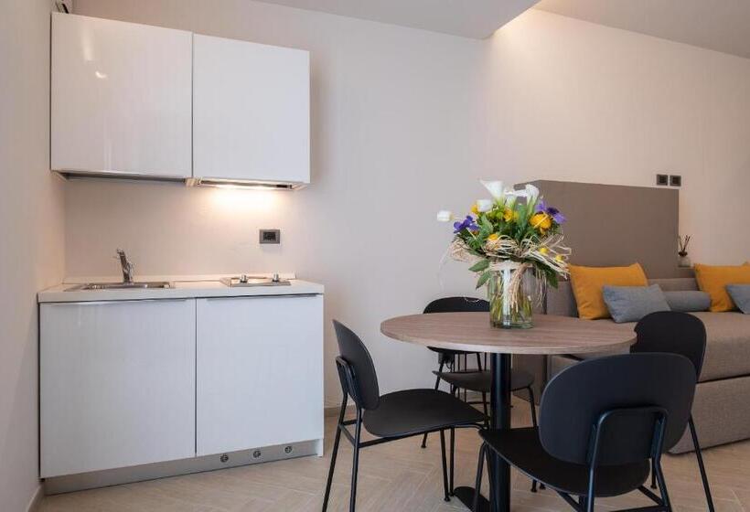 Standard studio with lake view, La Cipressina B&b