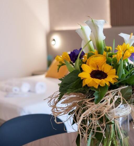 Standard studio with lake view, La Cipressina B&b