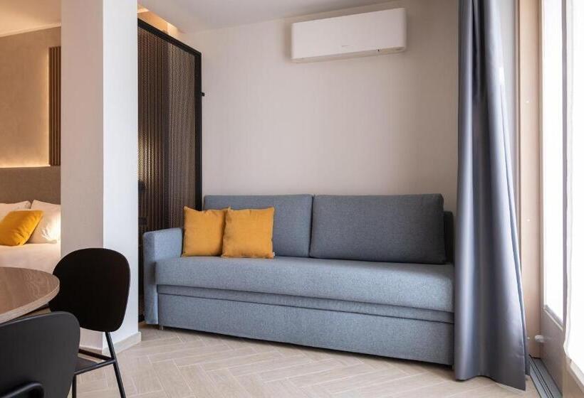 Standard studio with lake view, La Cipressina B&b