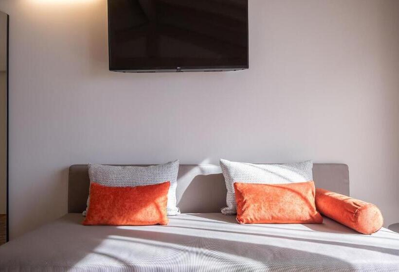 חדר משפחתי, La Cipressina B&b