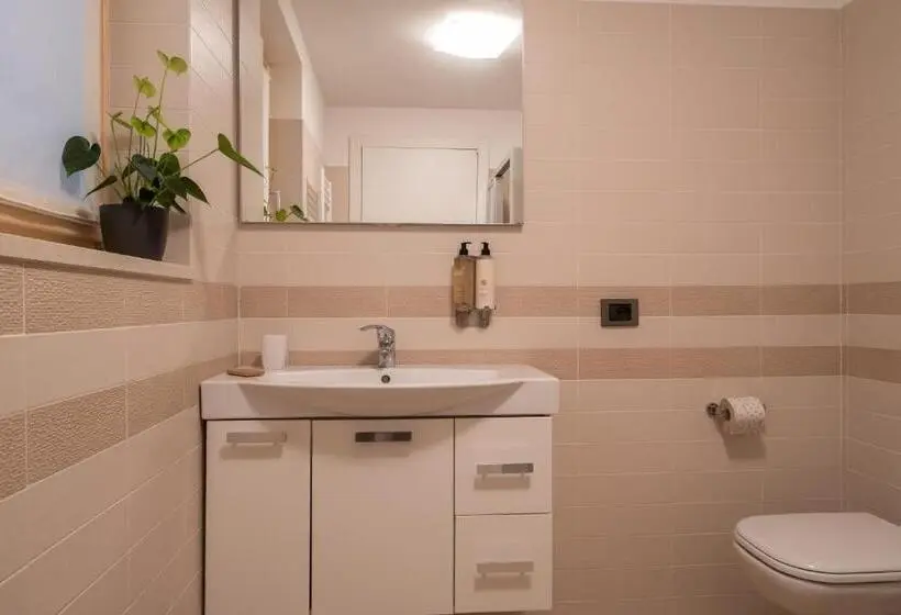 Standard studio with lake view, La Cipressina B&b
