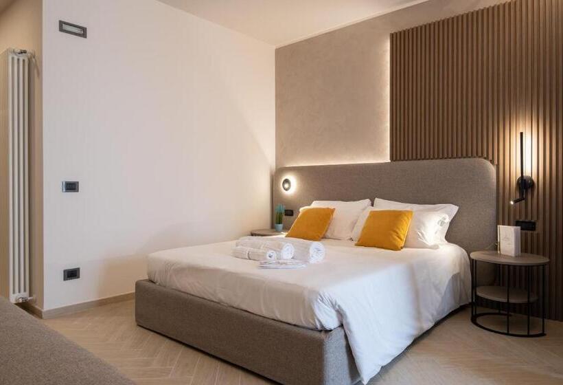 Standard studio with lake view, La Cipressina B&b