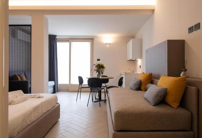 Standard studio with lake view, La Cipressina B&b