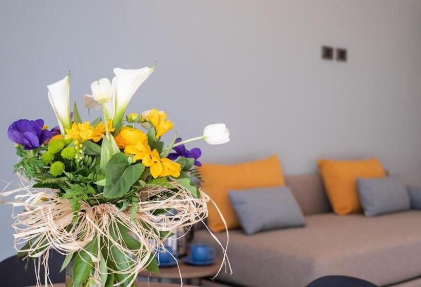 Standard studio with lake view, La Cipressina B&b