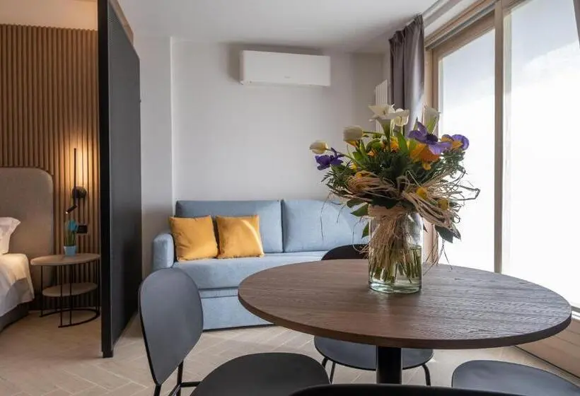 Standard studio with lake view, La Cipressina B&b